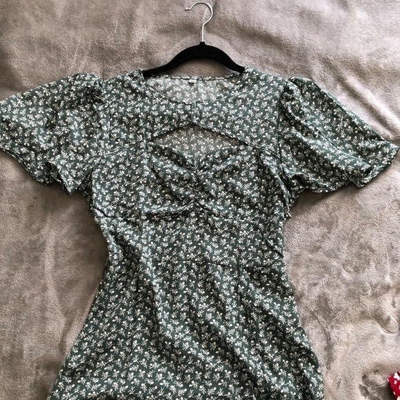 Sage green and white floral midi dress size medium - Picture 1 of 8